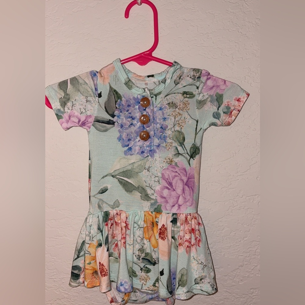 Erin short sleeve Henley twirl